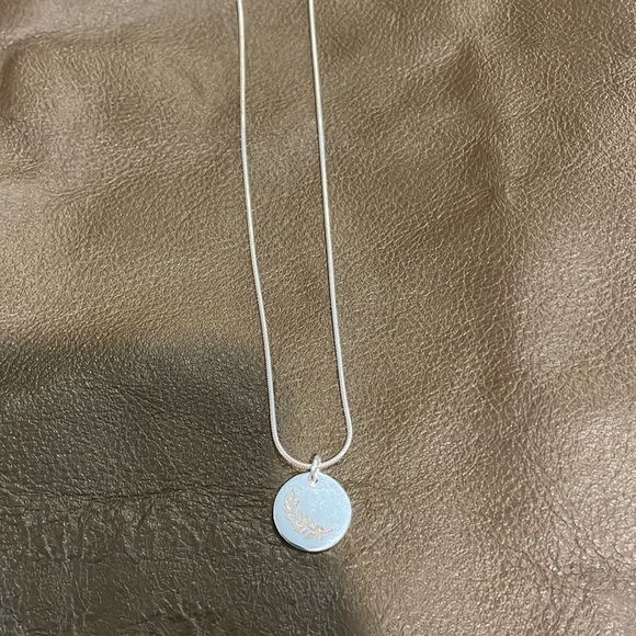 Olive branch medallion + chain (sterling silver) - Picture 2 of 4